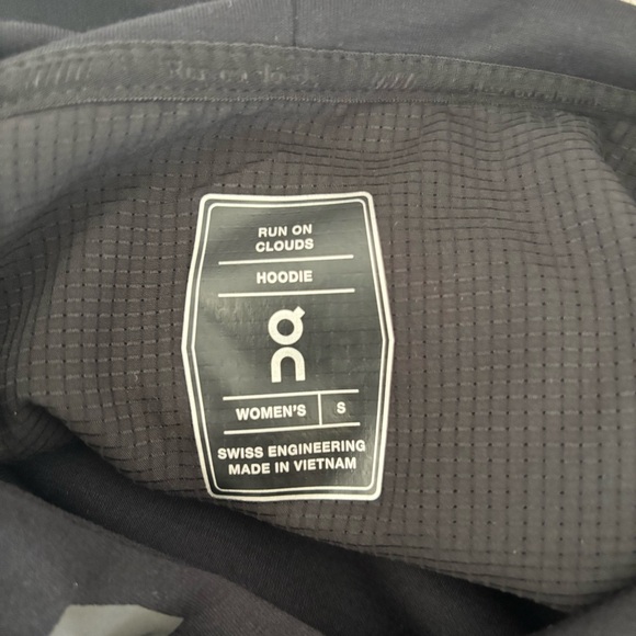 On Cloud Running Hoodie in Black - Picture 11 of 14